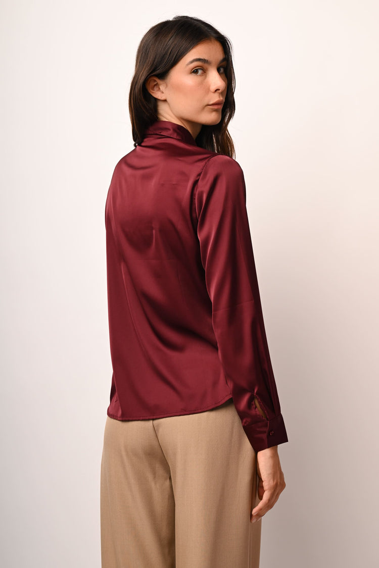 Camicia in raso con strass al colletto