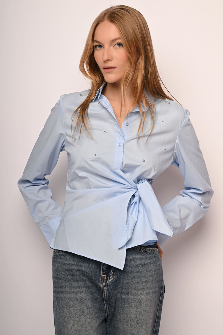 Camicia con nodo e cristalli