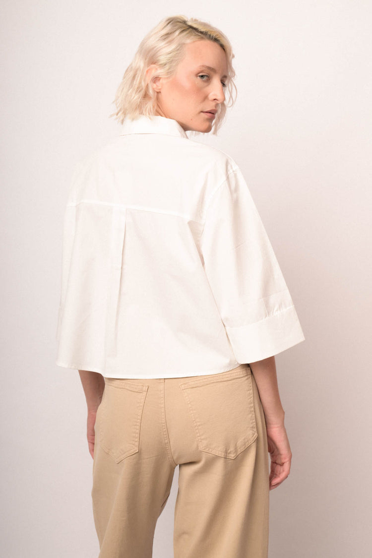 Camicia boxy e crop in cotone bianco