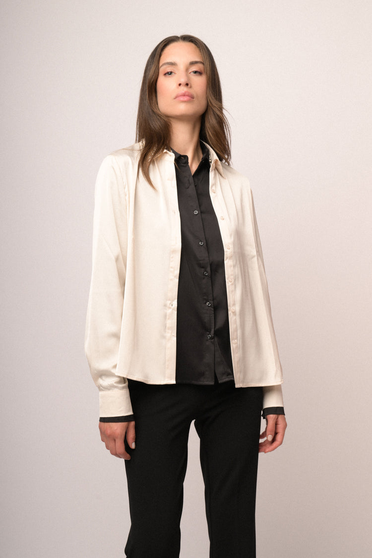 Camicia lucida con strass collo