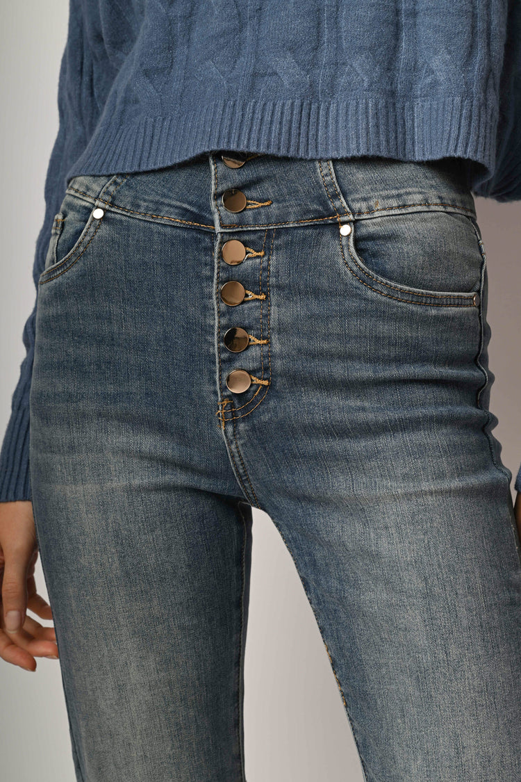 Jeans bootcut con bottoni