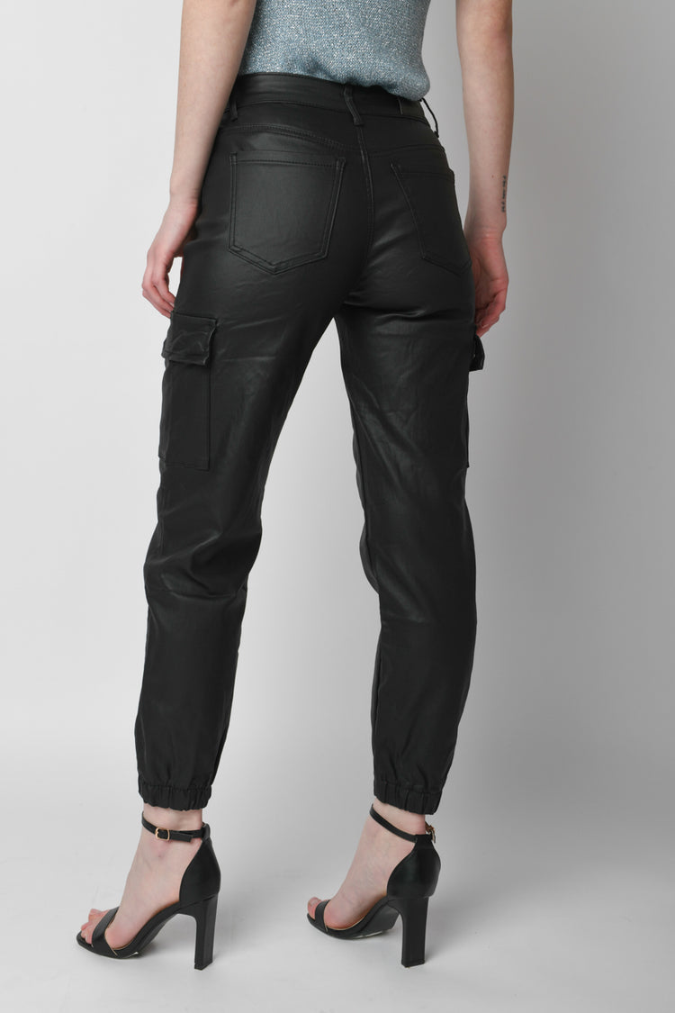 Pantaloni cargo in similpelle