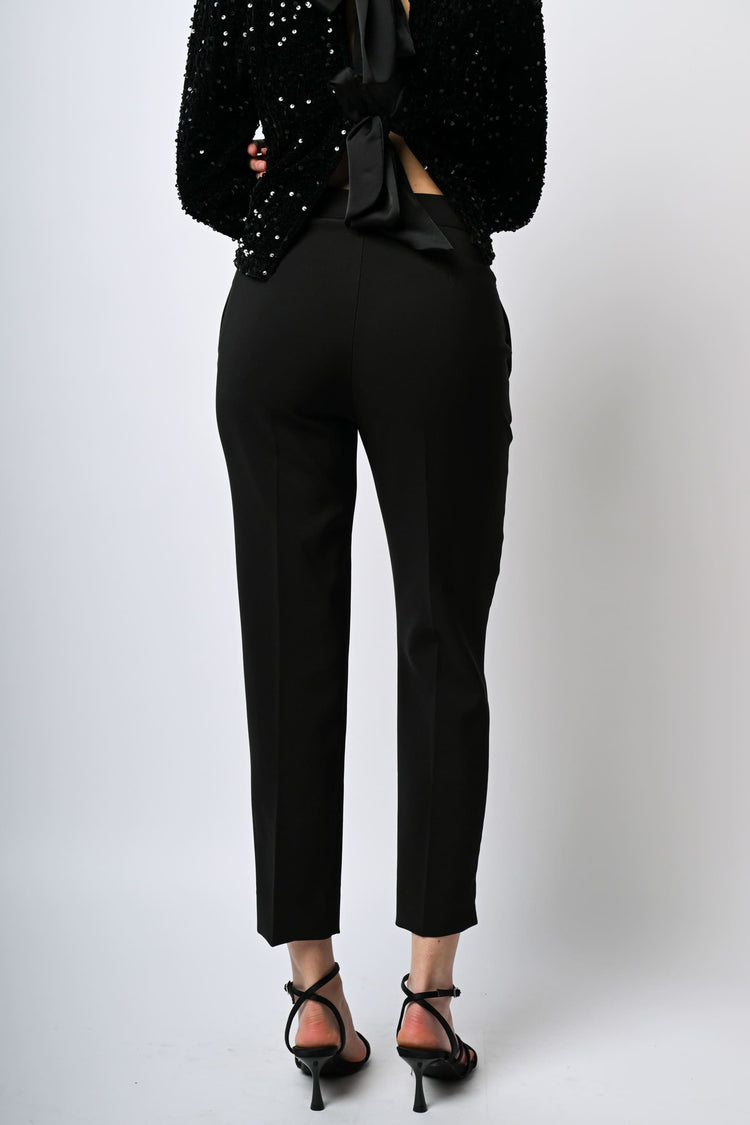 Pantaloni a sigaretta con piega stirata