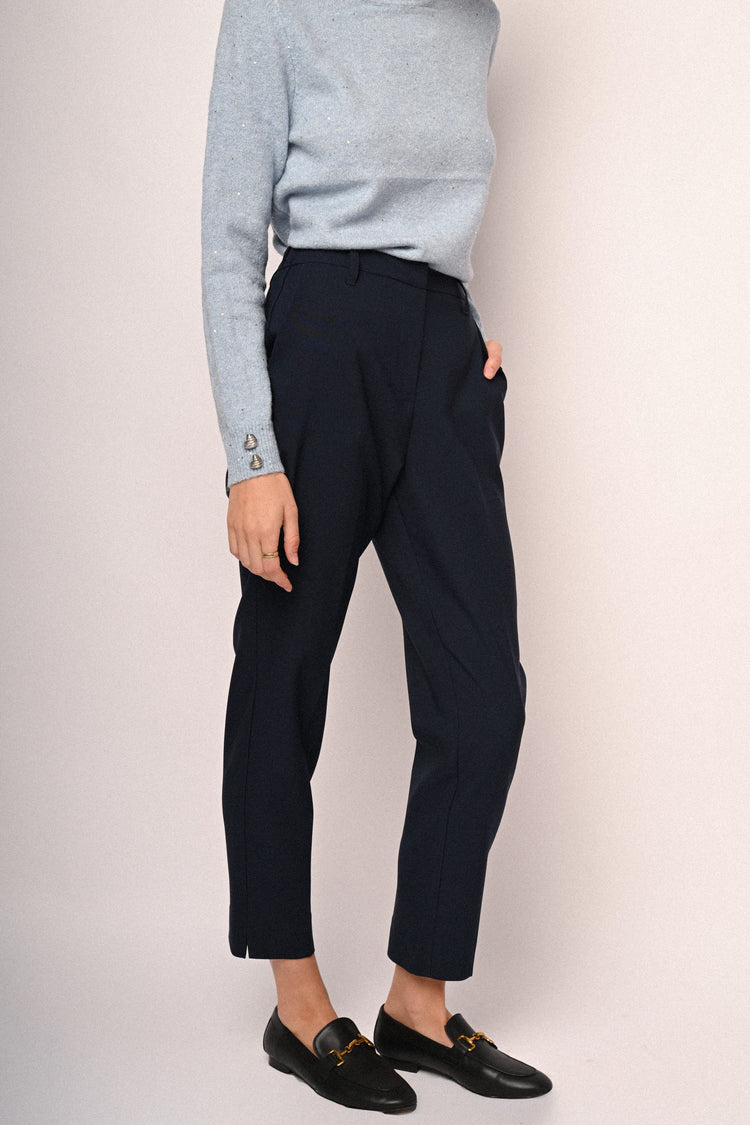 Pantaloni basic con tasche laterali