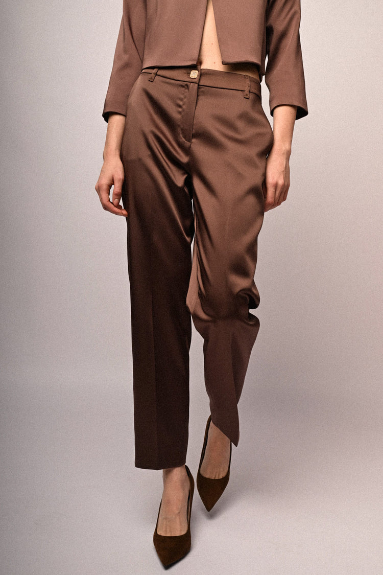Pantaloni in raso con bottone gioiello