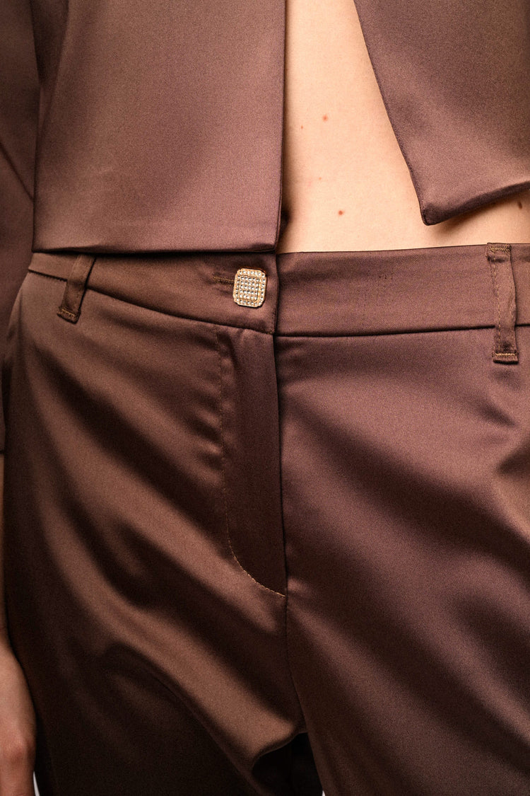Pantaloni in raso con bottone gioiello