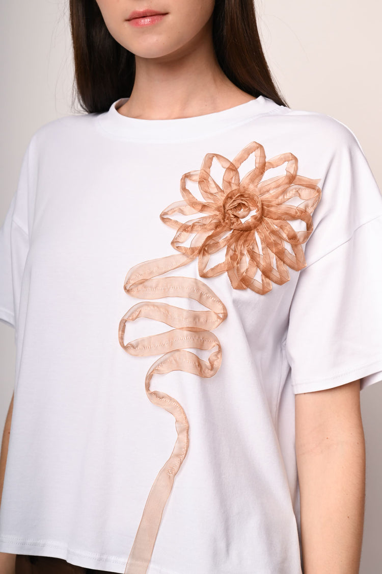 T-shirt con applicazione floreale