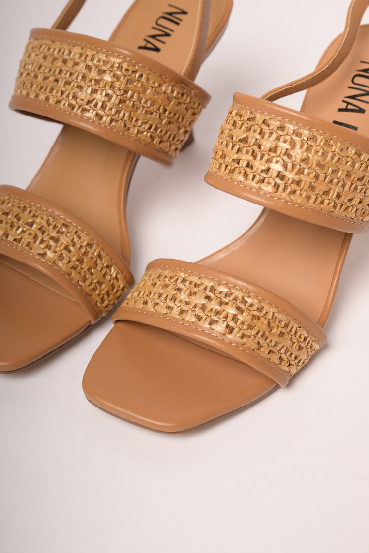 Sandali con doppie fasce in rafia cognac