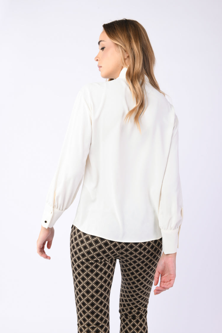 Blusa con fiocco