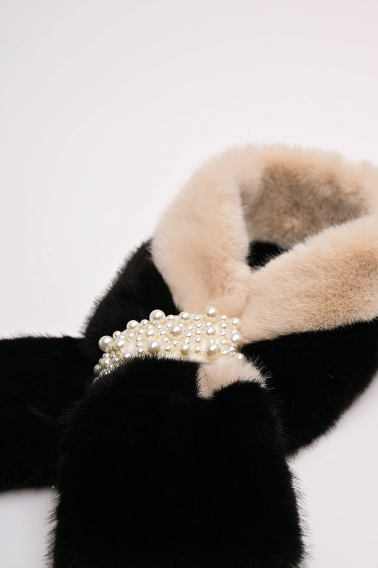 Sciarpa in faux fur con anello-gioiello