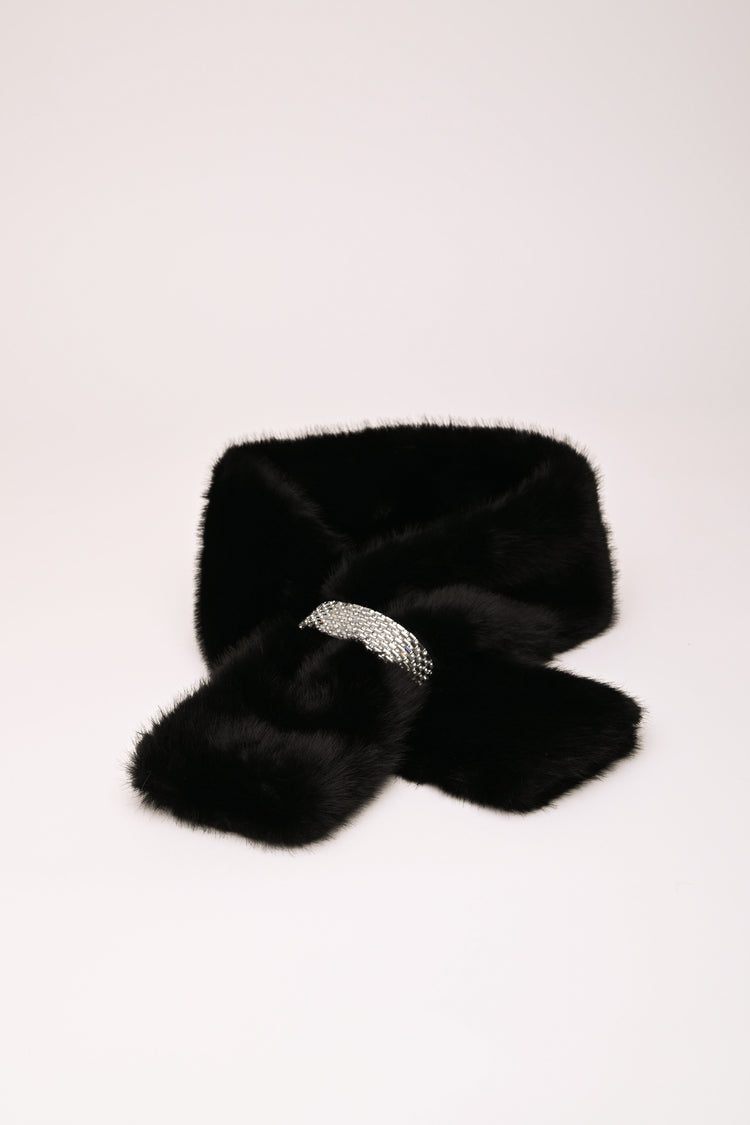 Sciarpa in faux fur con anello-gioiello