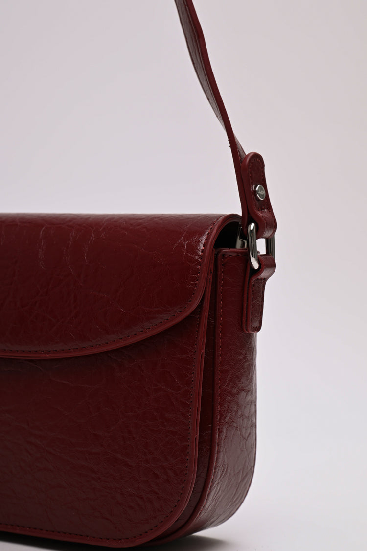 Borsa a spalla in similpelle martellata