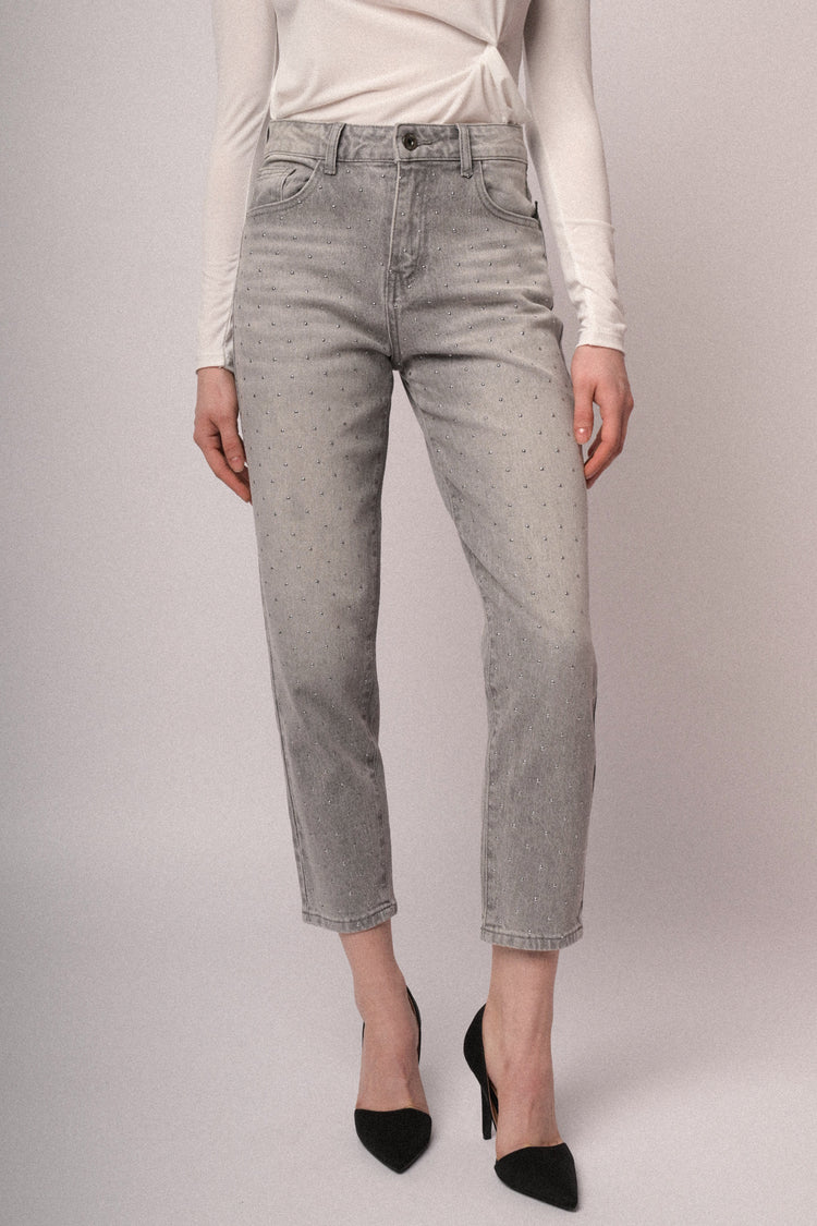 Jeans mom-fit in denim grigio con mini borchie