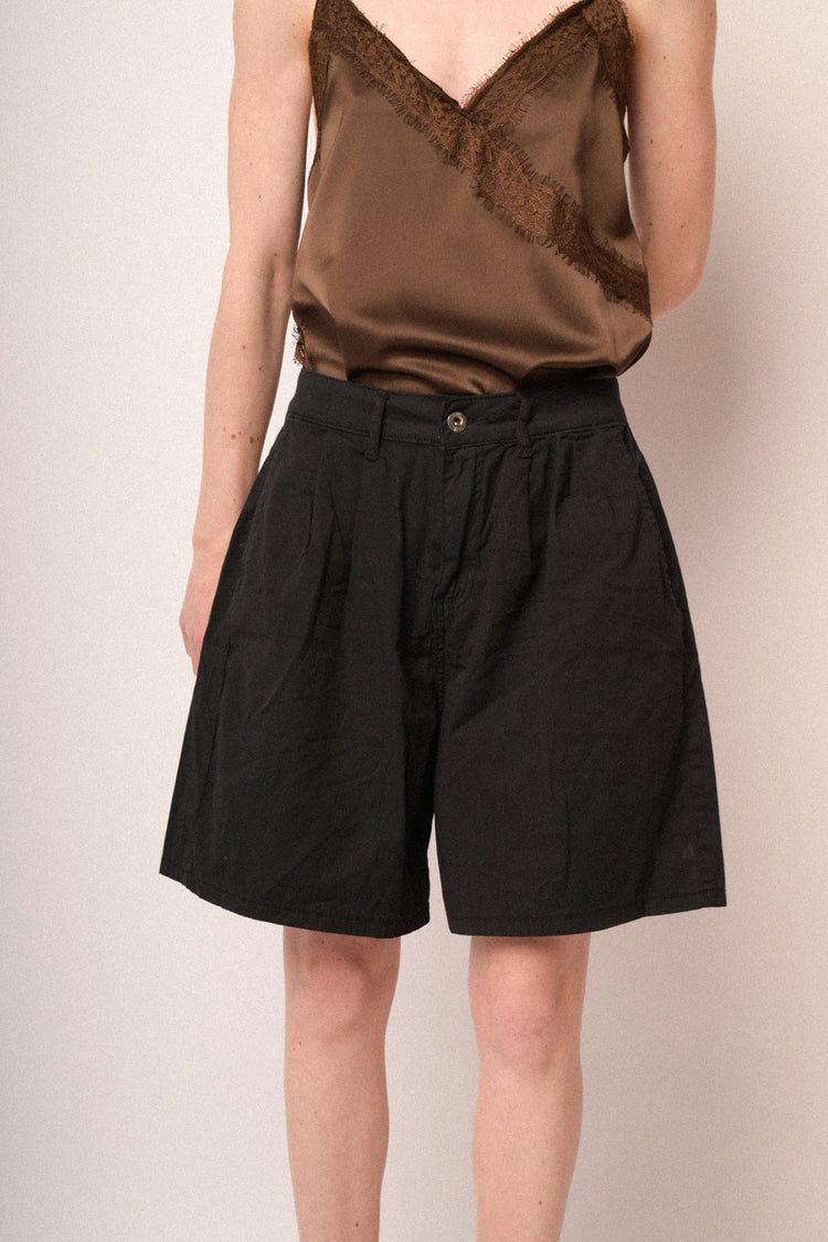 Shorts a gamba ampia in cotone nero