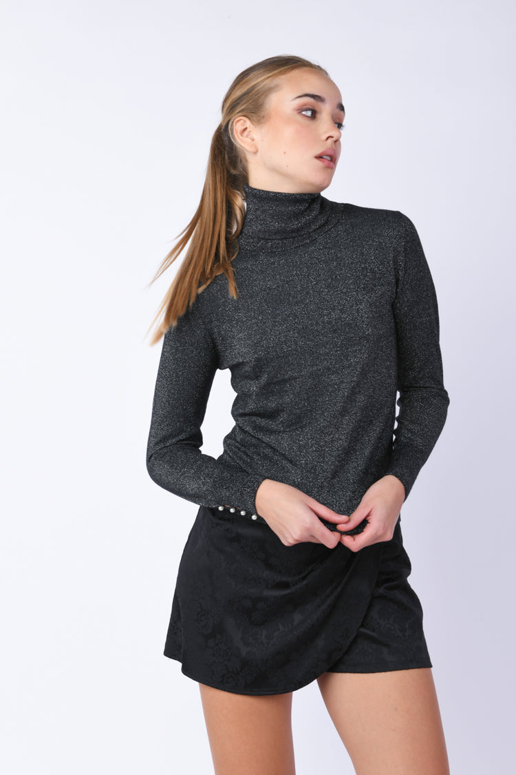 Dolcevita in maglia lurex con perle