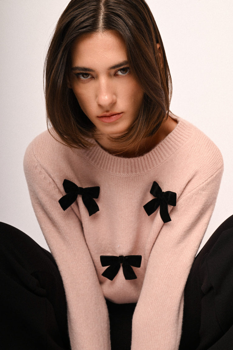 Pull con decorazione fiocchi