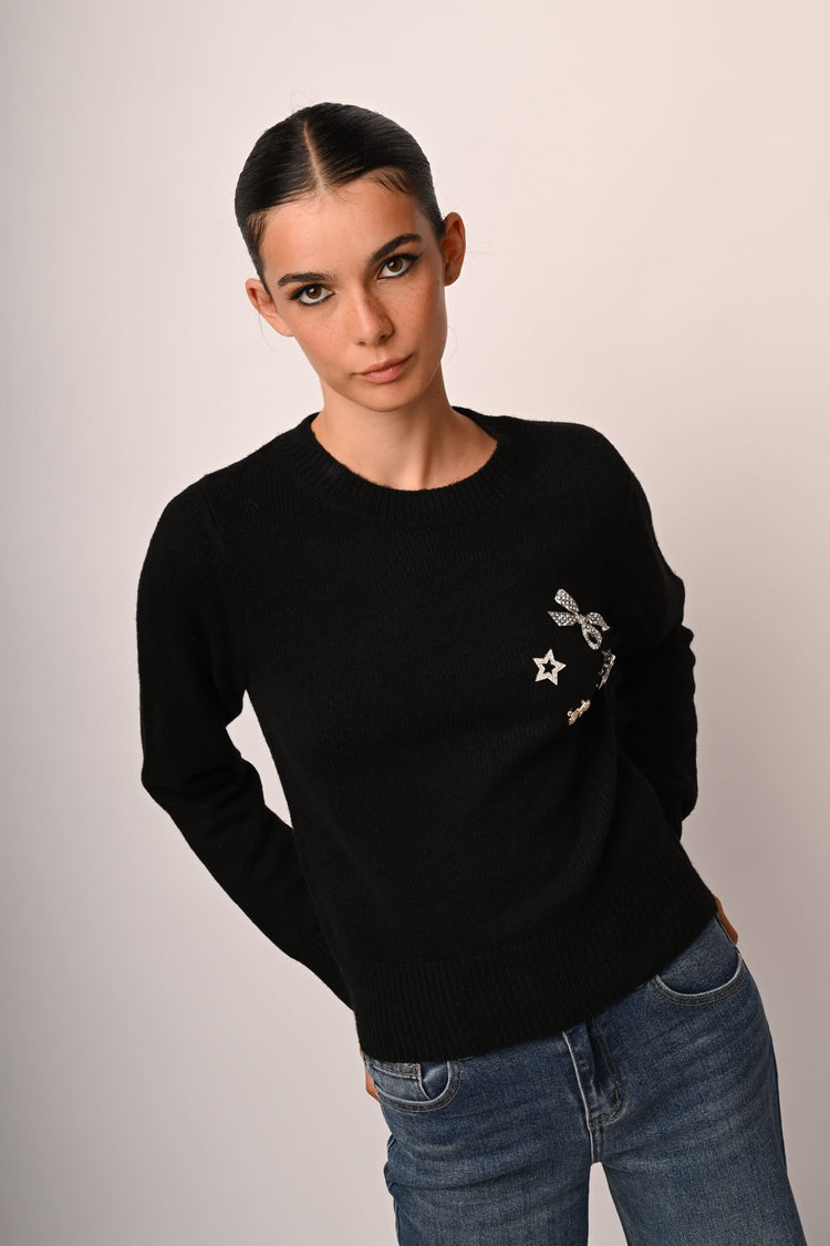 Pull con spille gioiello