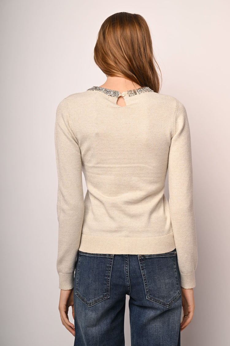 Pull con scollo profilato in strass