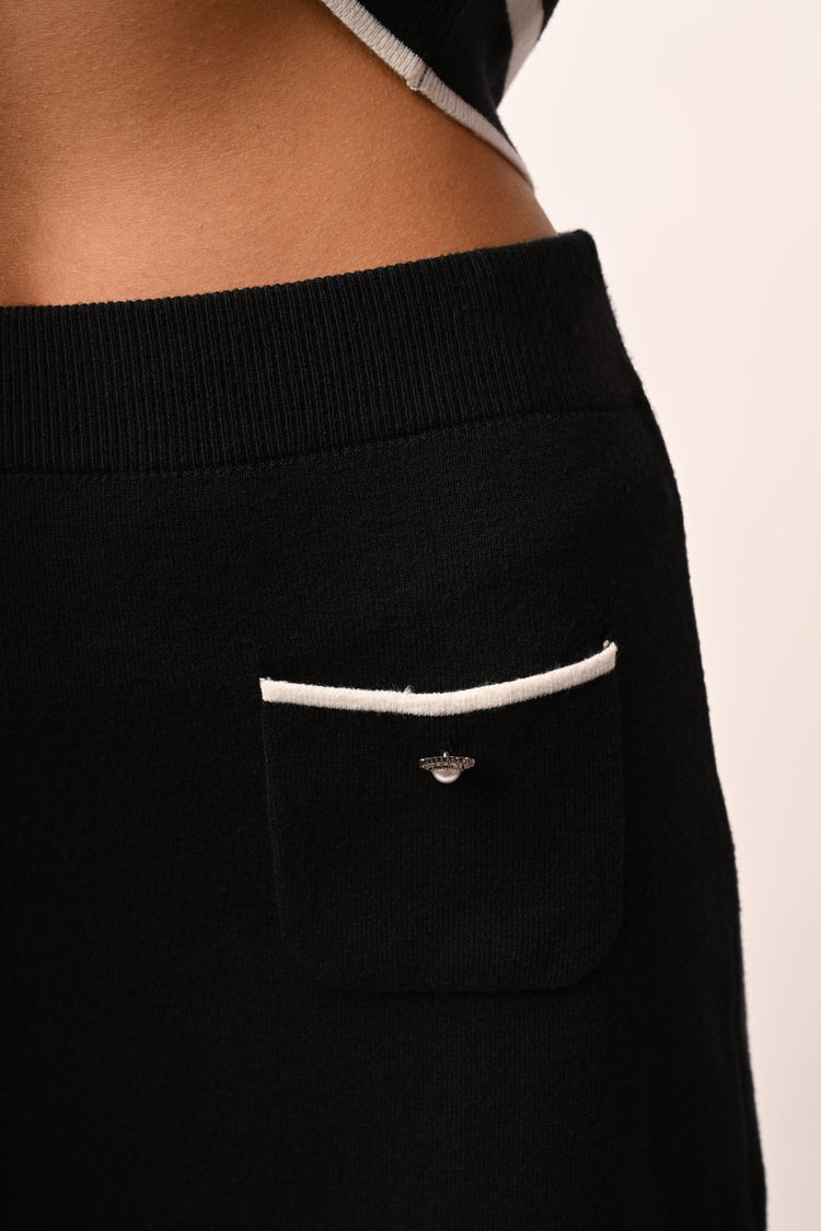 Gonna in maglia con bottoni gioiello