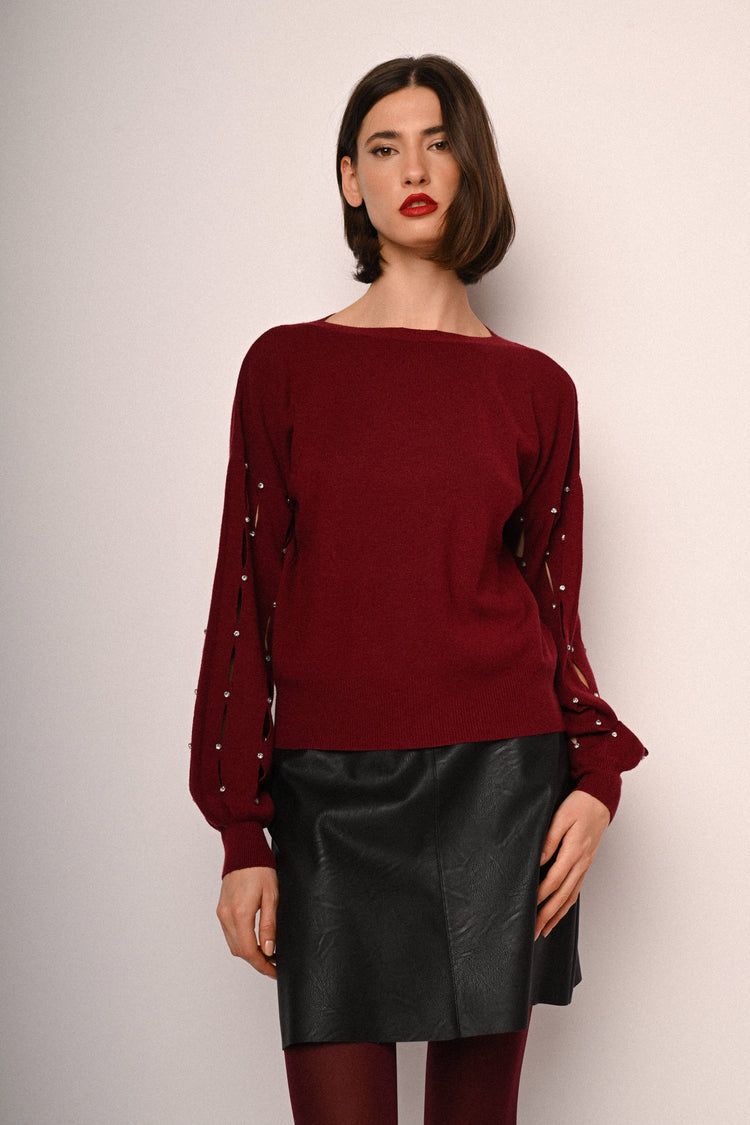 Pull con cut-outs e strass sulla maniche