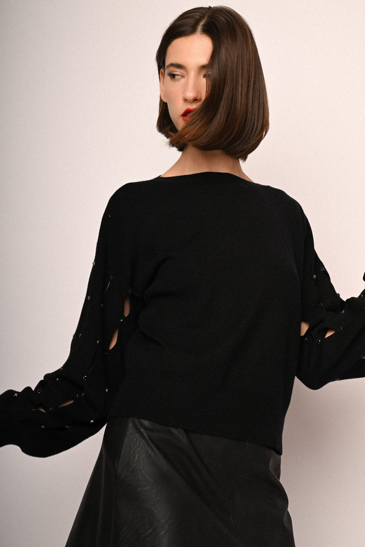 Pull con cut-outs e strass sulla maniche