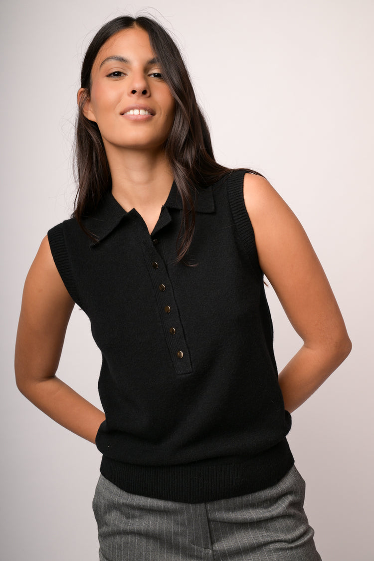 Maglia calcetto smanicata e bottoni