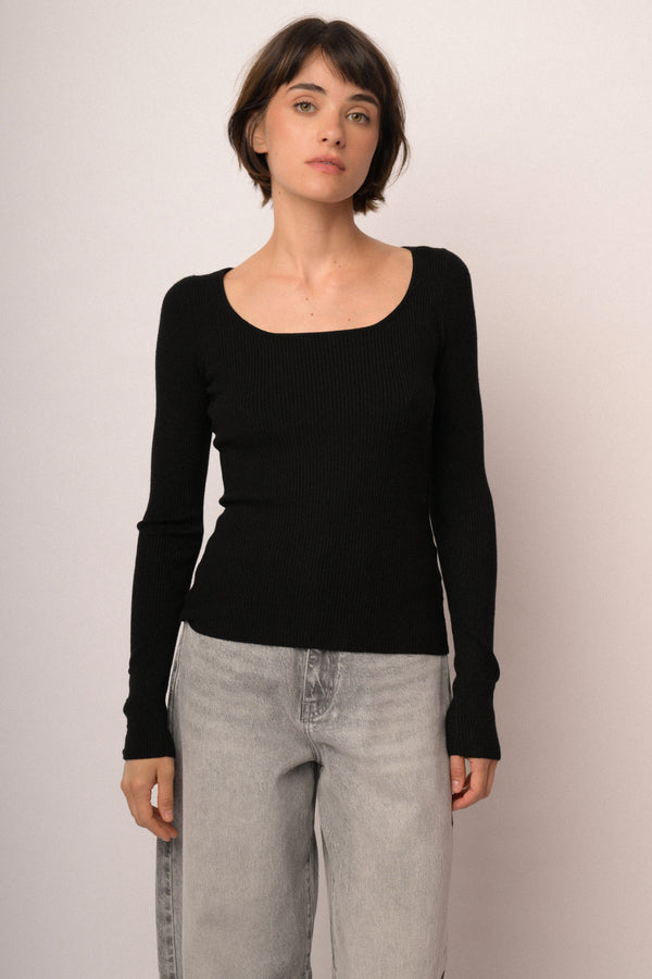 Maglia scollo con bottoni manica