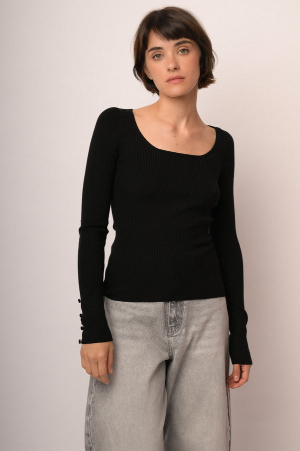 Maglia scollo con bottoni manica