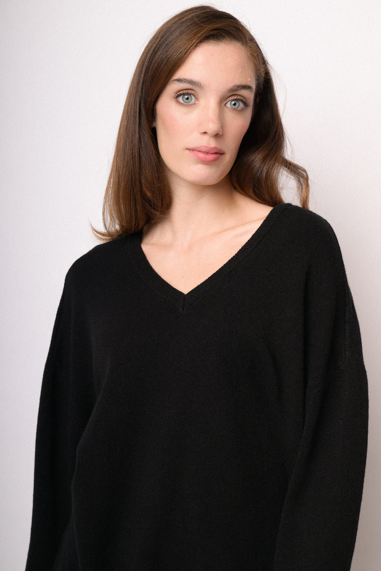 Maglia over con scollo a V nera