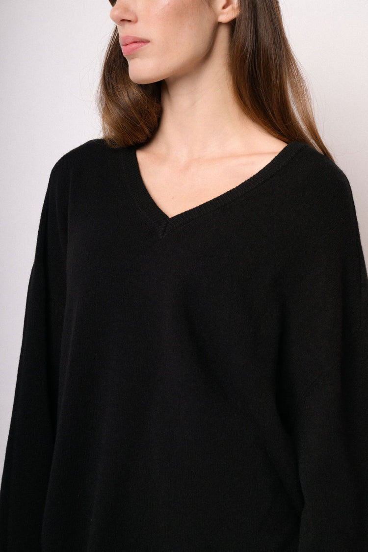 Maglia over con scollo a V nera
