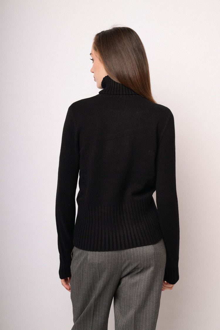 Maglia a collo alto a costine nera