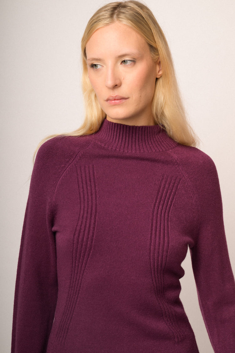 Abito con colletto e accessorio