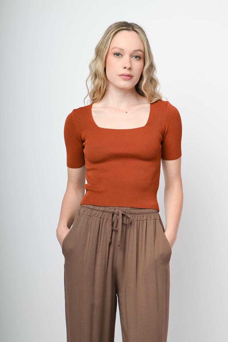 Maglia cropped con scollo quadrato