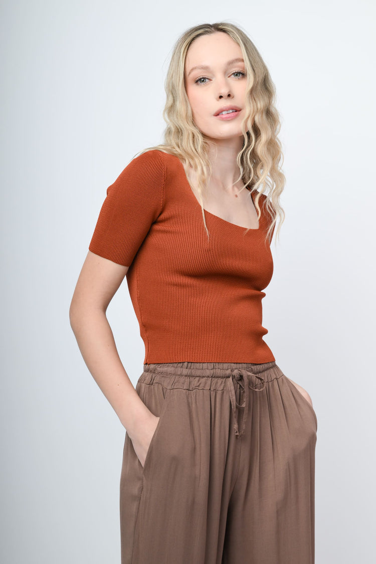 Maglia cropped con scollo quadrato