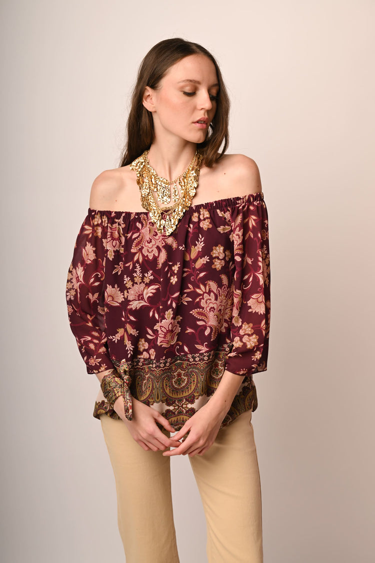 Blusa a stampa etnica con spalle scoperte