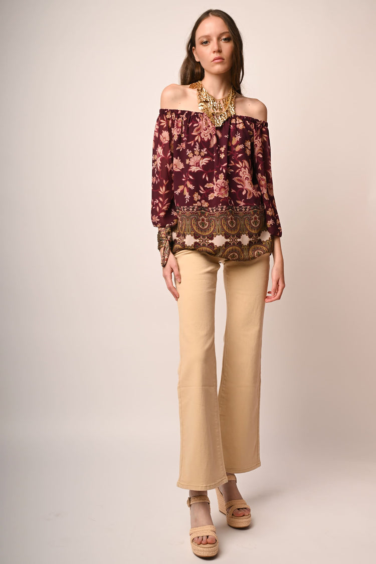 Blusa a stampa etnica con spalle scoperte