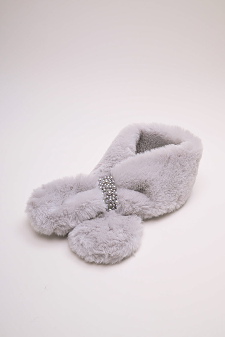 Sciarpa in faux fur con anello-gioiello