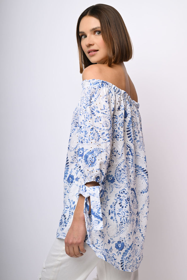 Blusa in pizzo Sangallo con spalle scoperte