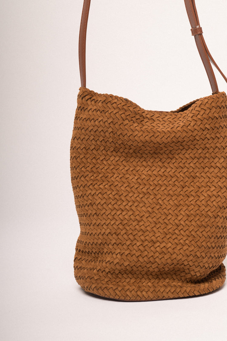 Borsa in faux suede intrecciata cioccolato