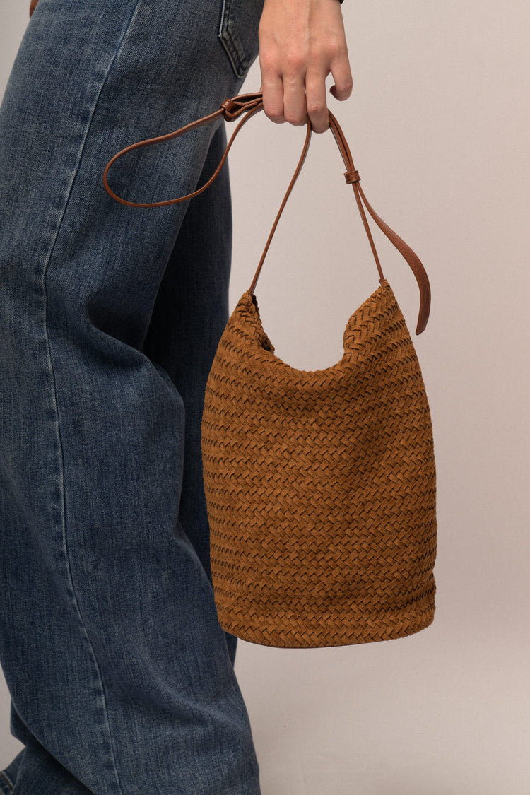 Borsa in faux suede intrecciata cioccolato