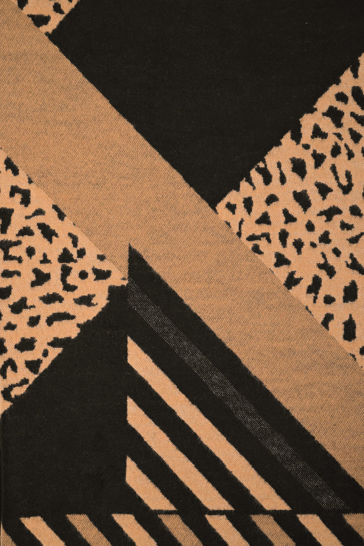 Sciarpa a motivo animalier geometrico