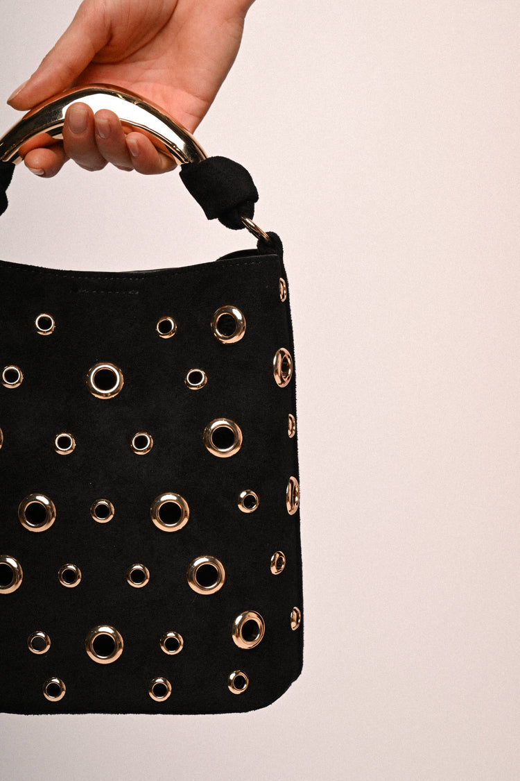 Borsa a secchiello con decorazione borchie