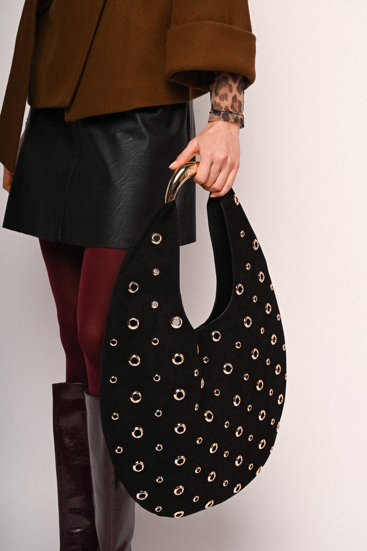 Borsa hobo con borchie decorative