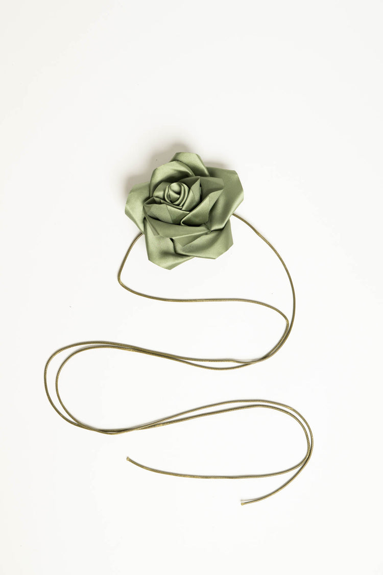 Collana laccio e fiore