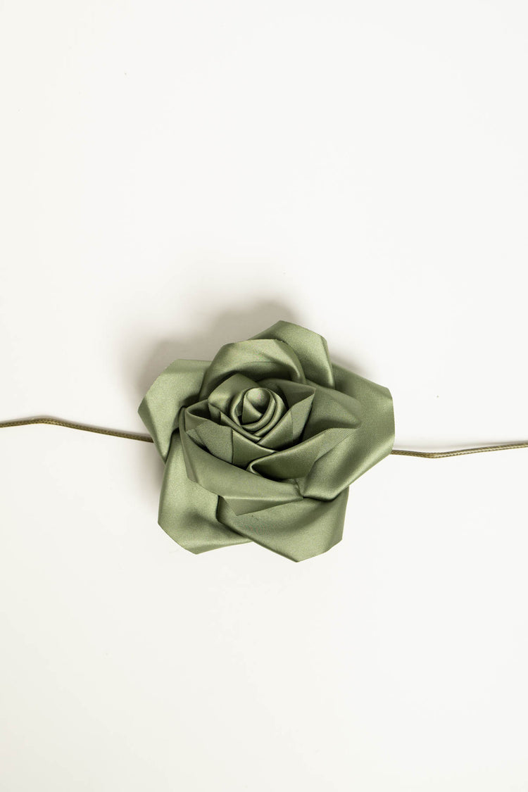 Collana laccio e fiore
