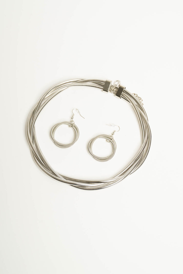 Collana rigida con orecchini cerchio