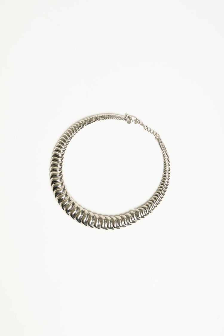 Collana rigida