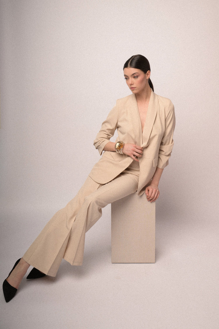 Pantaloni basic a gamba svasata