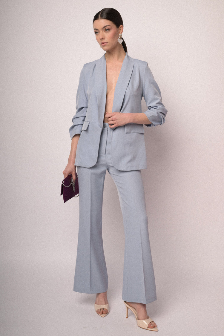 Pantaloni basic a gamba svasata