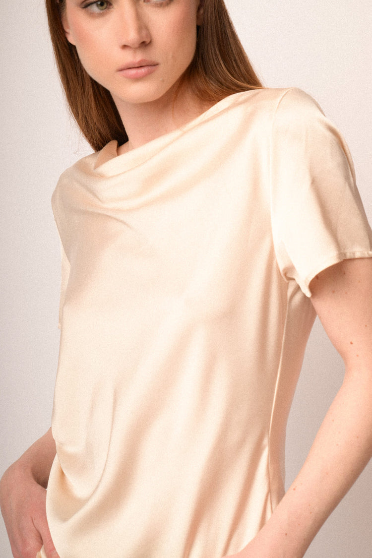 T-shirt drappeggiata in raso beige